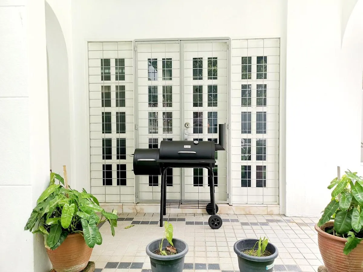 527 Beachhouse L 5 Bedroom With Swimming Pool - 3Min Walk To The Beach Tanjung Bungah  0*, Tanjung Bungah (Penang)